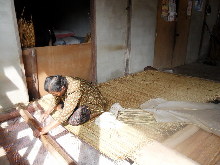 กลุ่มท่อเสื่อ บ้านบ่อหิน  หมู่ที่ 11  ตำบลไหล่ทุ่ง อำเภอตระการพืชผล จังหวัดอุบลราชธานี