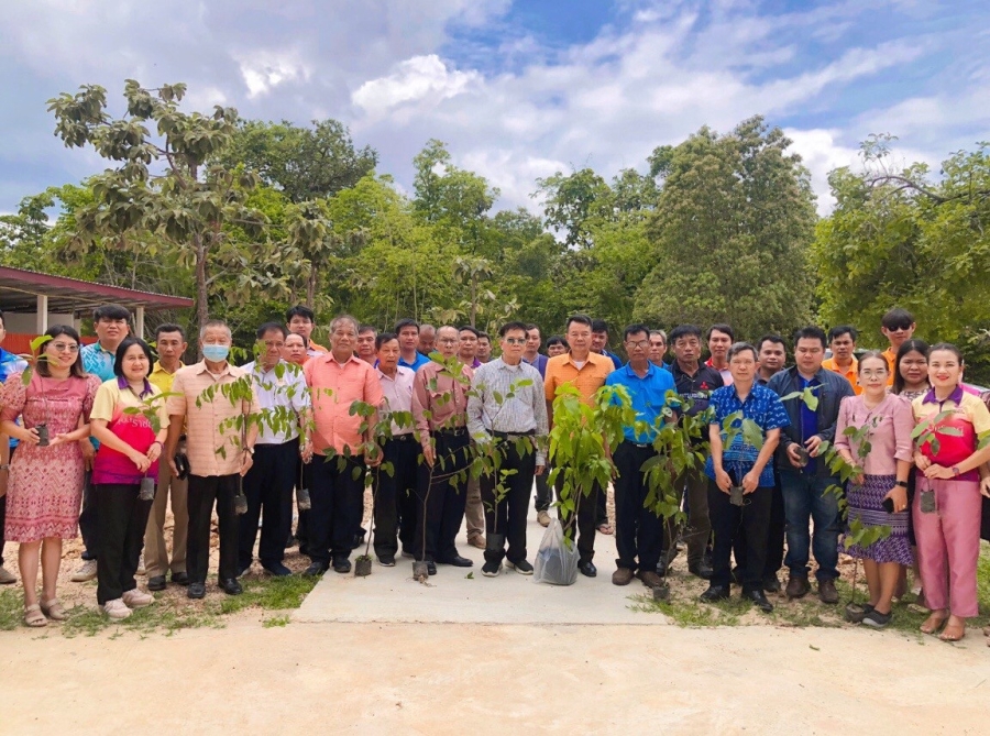 องค์การบริหารส่วนตำบลไหล่ทุ่งร่วมกับอาสาสมัครท้องถิ่นรักษ์โลก (อถล.) ปลูกต้นไม้เฉลิมพระเกียรติฯ