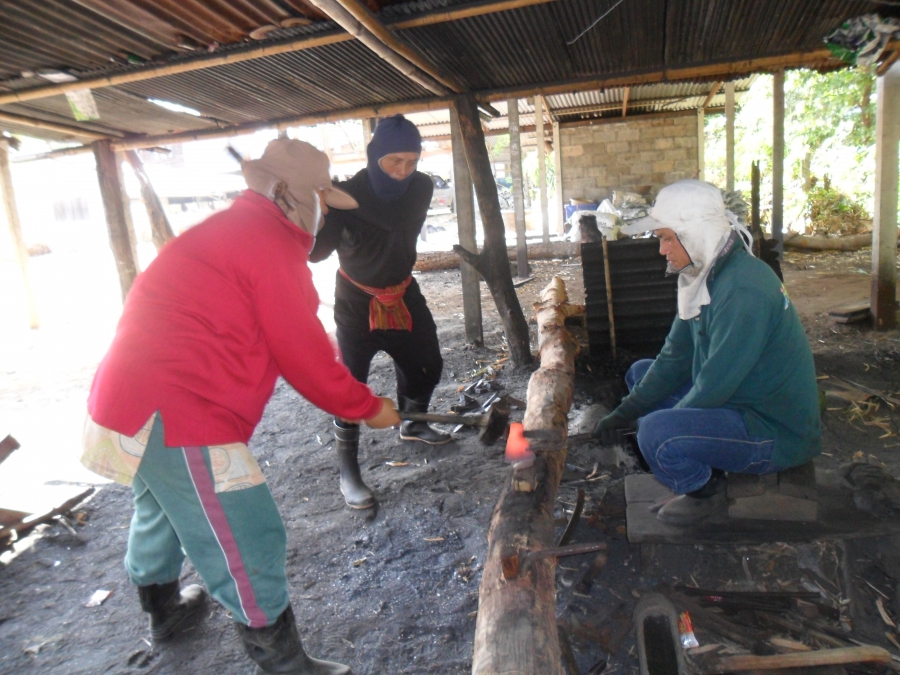 กลุ่มตีเหล็ก บ้านหัวคำ หมู่ที่9   ตำบลไหล่ทุ่ง อำเภอตระการพืชผล จังหวัดอุบลราชธานี